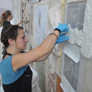 mittelalterliche Stuckfragmente in der Klosterkirche Drübeck.jpg 